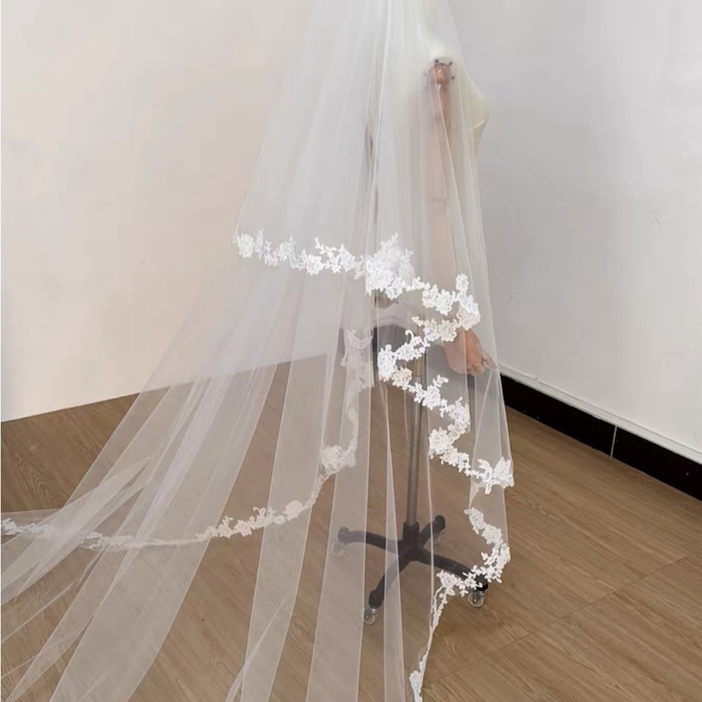Cathedral Floral Lace Wedding Veil - Picture 3 of 6